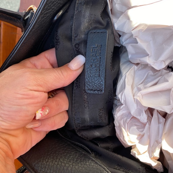 Authentic Michael Kors Purse - Picture 2 of 4